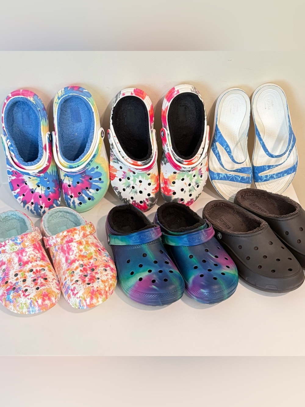 Crocs Slip On Fur Lined Shoe Lot Of Women’s Size 9 Tye Dye Colorful Pink Blue - Picture 1 of 11
